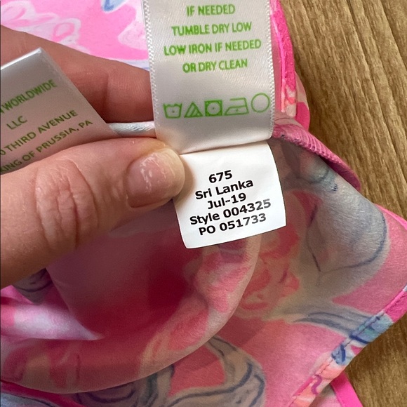Lilly Pulitzer Pink and Blue Floral Romper. Preowned. Reposhed - Picture 9 of 10